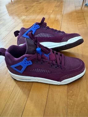 Jordan Low-Top Sneakers in Deep Burgundy with Bright Blue Accents